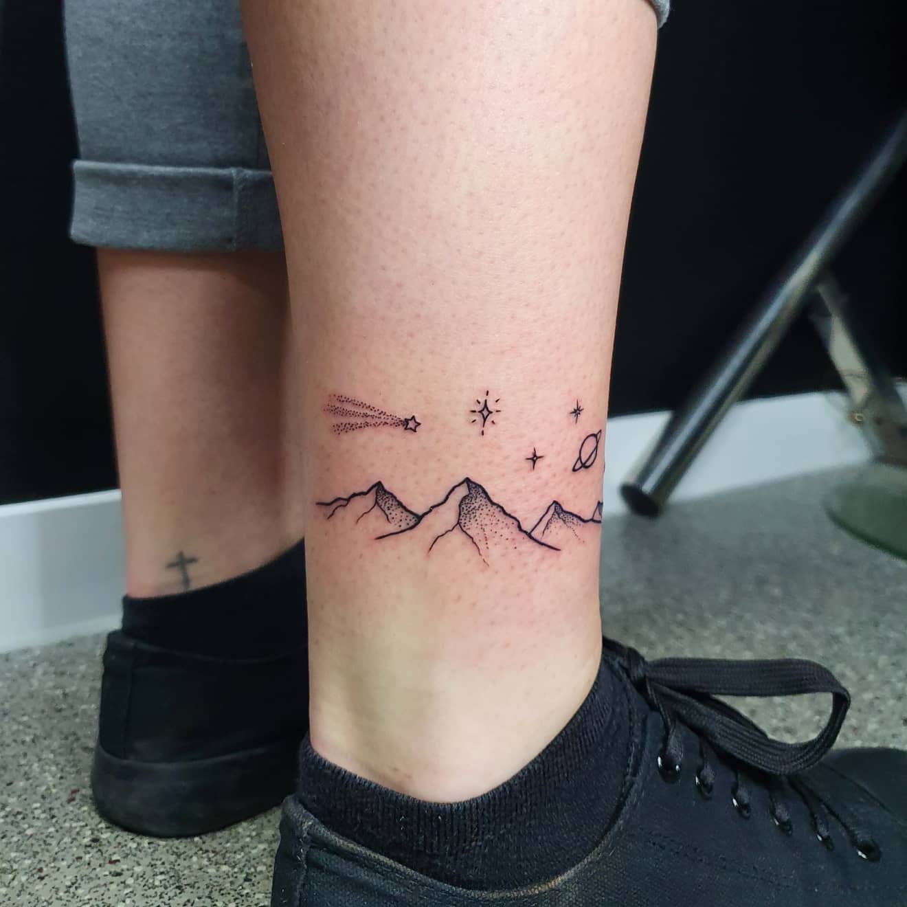 Shooting Star Tattoo Ideas For A Touch Of Cosmic Magic Shooting Star Tattoo Ideas For A Touch Of Cosmic Magic